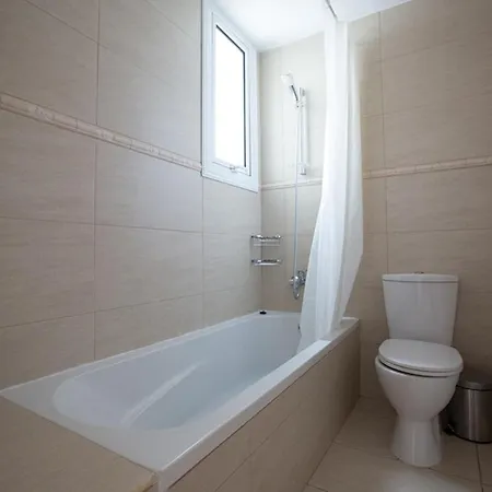 Вилла Beautiful 5 Star Holiday In A Prime Location In Paralimni, Book Early To Secure Your Dates, Paralimni 1242 *
