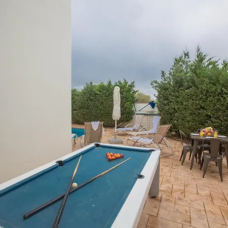 Вилла Beautiful 5 Star Holiday In A Prime Location In Paralimni, Book Early To Secure Your Dates, Paralimni 1242 *