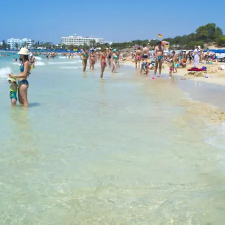 Вилла Beautiful 5 Star Holiday In A Prime Location In Paralimni, Book Early To Secure Your Dates, Paralimni 1242