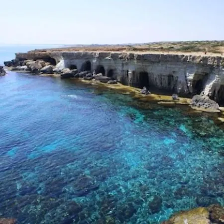 Вилла Beautiful 5 Star Holiday In A Prime Location In Paralimni, Book Early To Secure Your Dates, Paralimni 1242