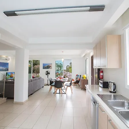 Beautiful 5 Star Holiday In A Prime Location In Paralimni, Book Early To Secure Your Dates, Paralimni 1242 Протарас