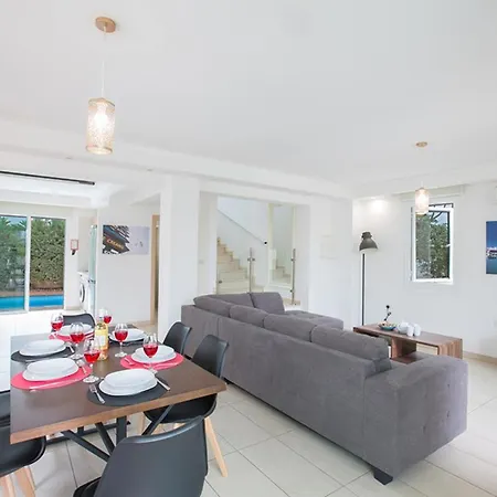 Villa Beautiful 5 Star Holiday In A Prime Location In Paralimni, Book Early To Secure Your Dates, Paralimni 1242