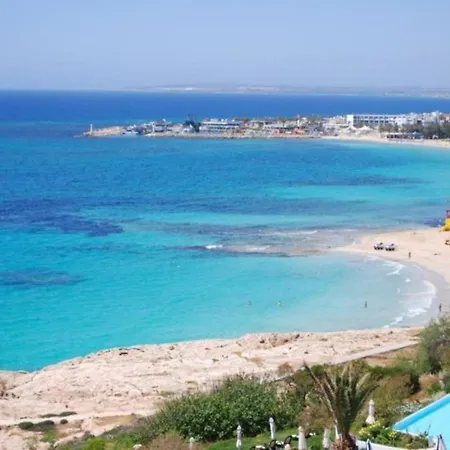 Beautiful 5 Star Holiday In A Prime Location In Paralimni, Book Early To Secure Your Dates, Paralimni 1242 فيلة *