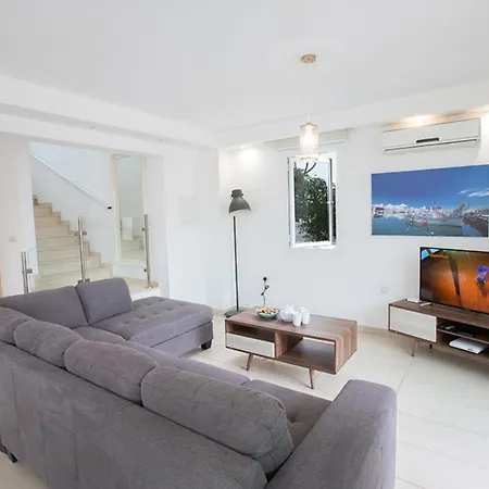 Beautiful 5 Star Holiday In A Prime Location In Paralimni, Book Early To Secure Your Dates, Paralimni 1242 Villa Protaras