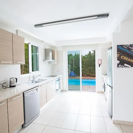 Beautiful 5 Star Holiday In A Prime Location In Paralimni, Book Early To Secure Your Dates, Paralimni 1242